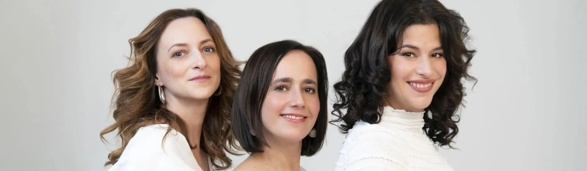 Szilvia Bognár, Bori Magyar, Ági Szalóki, Raíces y Alas