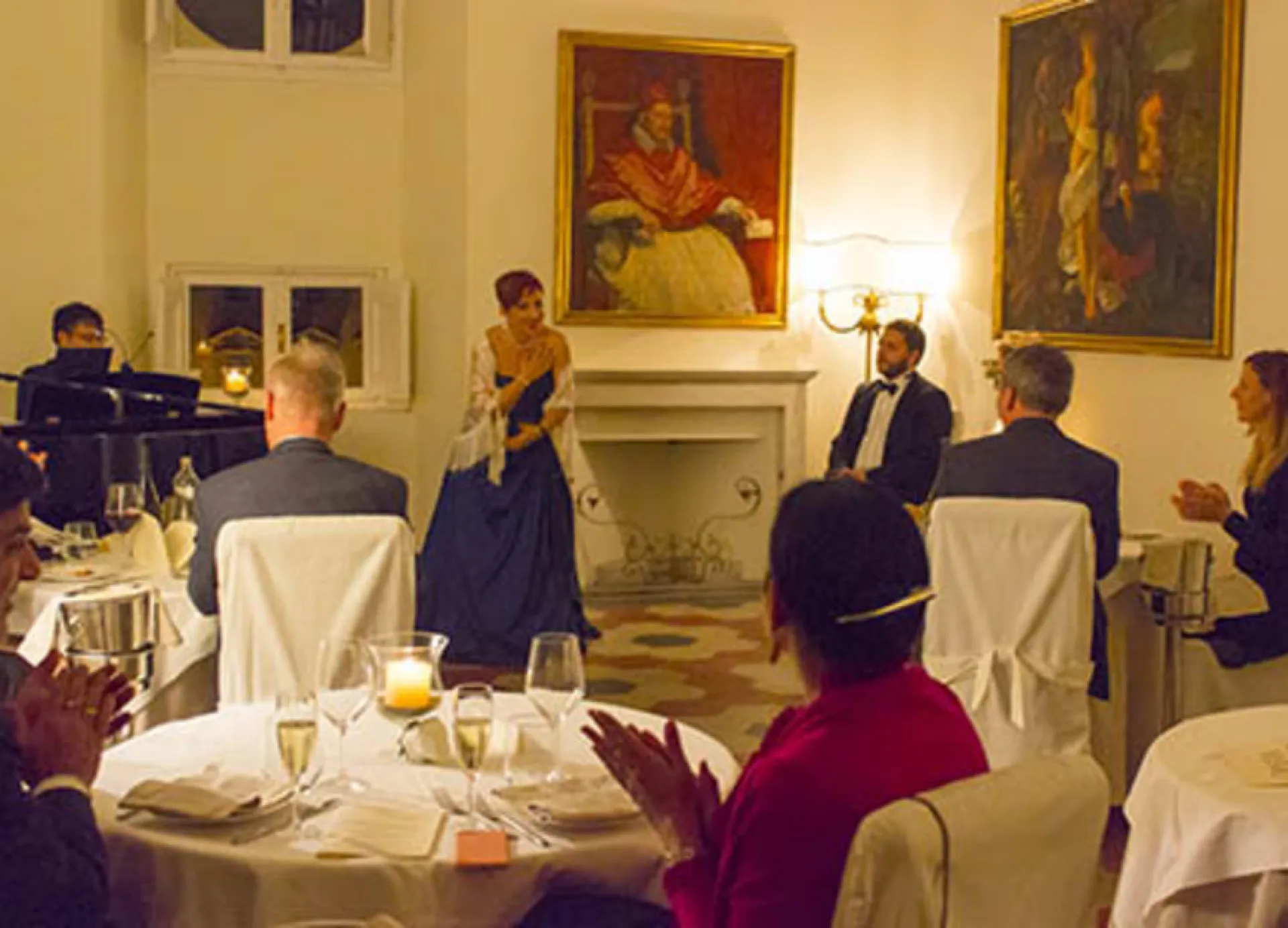 Cena de ópera: cena durante un interludio de ópera