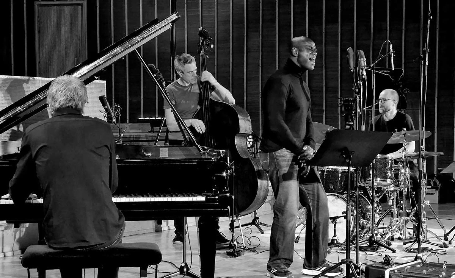 Ola Onabulé und Hazelrigg Brothers