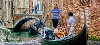 Giro in gondola in comune con Serenata a Venezia