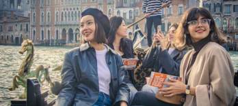 Совместная прогулка на гондоле по городу лагуны