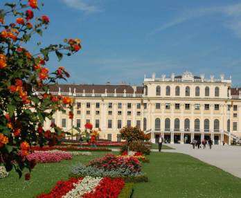 Экскурсия по дворцу Шенбрунн, ужин и концерт