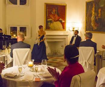 Cena Opera: Cena durante un intermezzo d´opera