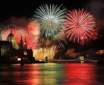 ディナー＆クルーズと花火