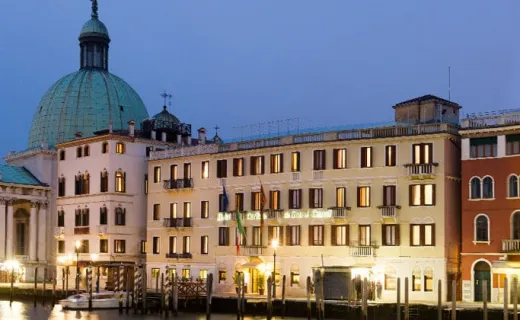 Hotel Carlton pe Canalul Grand