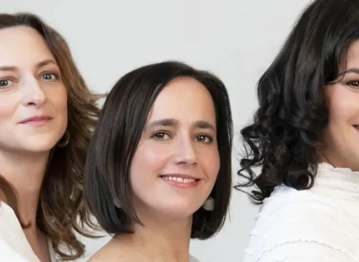Szilvia Bognár, Bori Magyar, Ági Szalóki, Raíces y Alas