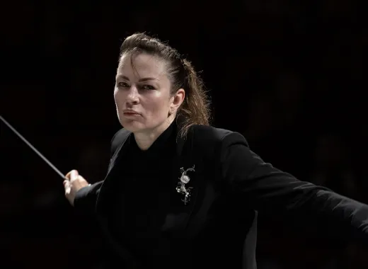 Alevtina Ioffe dirige Čajkovskij e Rachmaninov