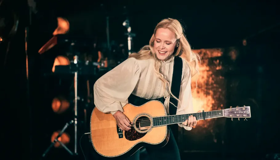 Tina Dico y su banda