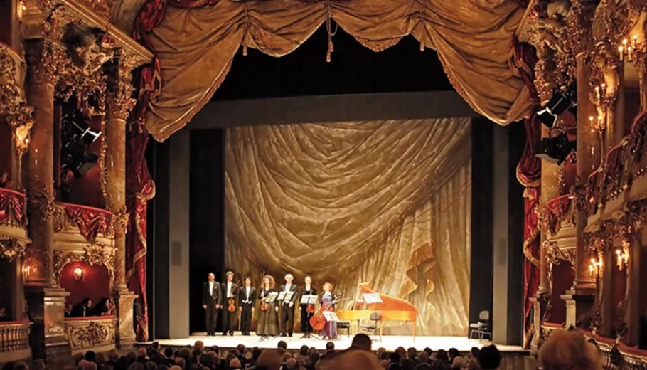 Matineu festiv de Revelion la Teatrul Cuvilliés