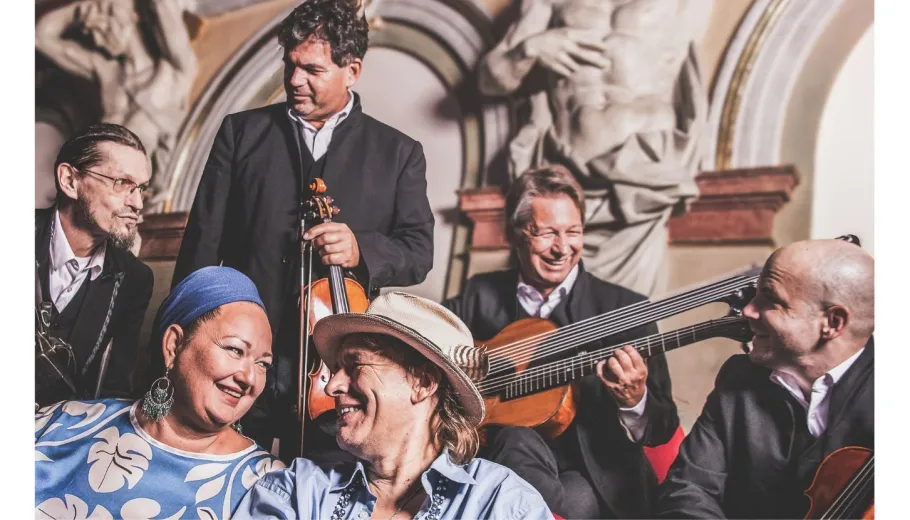 Ernst Molden and Neue Wiener Concert Schrammeln feat.Tini Kainrath
